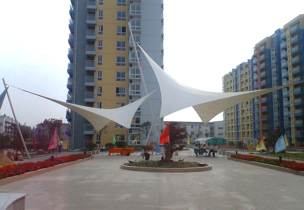 張拉膜結(jié)構(gòu)應(yīng)用于高檔住宅小區(qū)景點布置