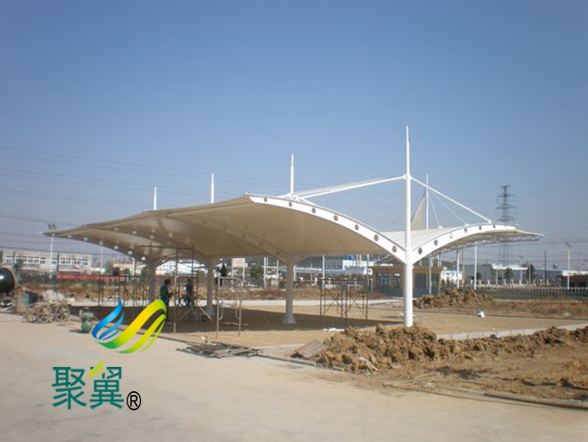膜結構車棚的透光性能|膜結構車棚的現(xiàn)代化性  